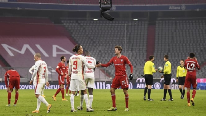 Duel Dua Tim Pemuncak Klasemen Bundesliga, Bayern vs Berakhir Imbang 3-3 (Foto Twitter)