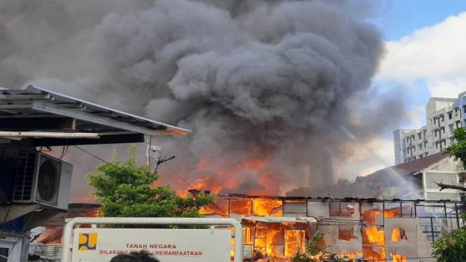 48 Personel Damkar Padamkan Kebakaran di Benhil, Jakarta Pusat