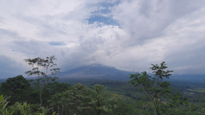 Aktivitas Semeru meningkat