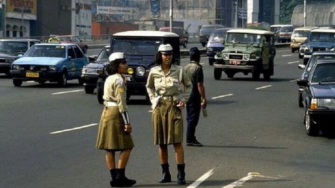 Foto Viral Baju Polwan Zaman Dulu, Para Netizen Malah Geger Masa Lalunya (Foto Instagram)