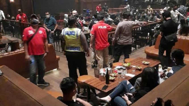 Bubarkan Kerumunan, Bu Lurah Cipete Utara Kena Bogem Mentah Pengujung Cafe (Foto Dok. Megapolitan)