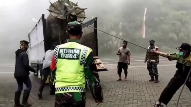 Video Hewan Purba Jadi Penghuni Taman Wisata Mojosemi Viral di Medsos (Foto Tangkap Layar Video Instagram)