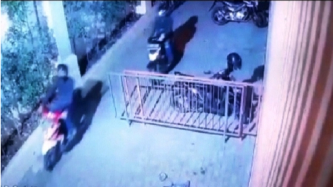Aksinya Terekam CCTV, Dua Residivis Maling Motor Kambuhan Dibekuk Polisi (Foto Tangkap Lauar CCTV)