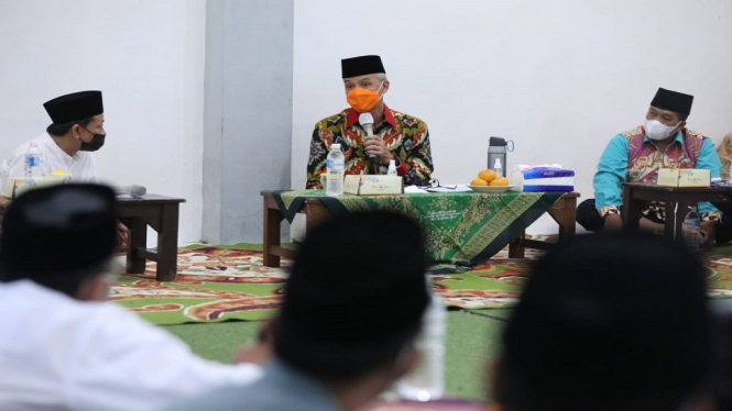 Gubernur Jawa Tengah Ganjar Pranowo akan tutup lokasi wisata yang bandel di masa pandemi