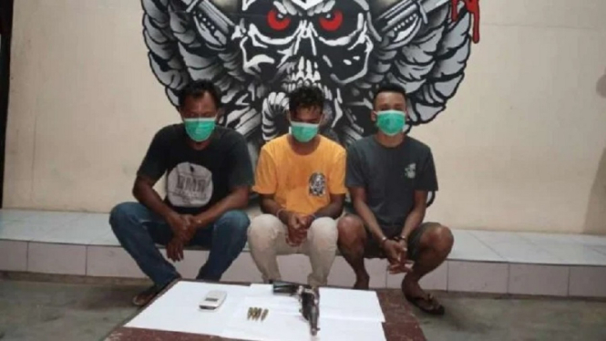 Aksi Koboi Tembakkan Senjata Api di Tengah Kampung, 3 Warga Bima Ditangkap (Foto VIVA)
