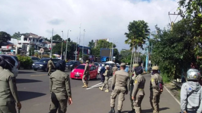 Wisatawan Menuju Puncak Bogor Diminta Tunjukan Hasil Rapid Test