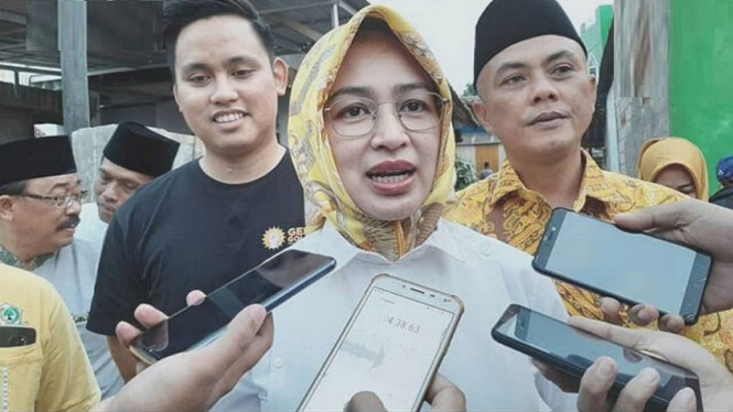 Ironi RTA, Masyarakat Antri Tiga Jam, Airin Rachmi Diany Diperlakukan Istimewa (Foto Dok. Jurnalis Tangerang)