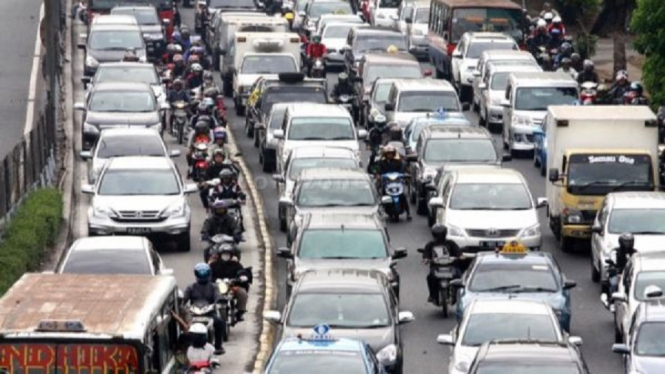 Butuh Bantuan Polisi, Jalan Alternatif Gunung Putri Macet Parah Imbas Dibukanya Tol Cimaci (Foto Dok. Istimewa)