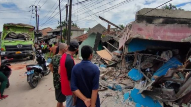 Tragis, Wanita Hamil 7 Bulan Tewas Akibat Truk yang Dikendarai Suaminya Celaka (Foto Istimewa via RRI)