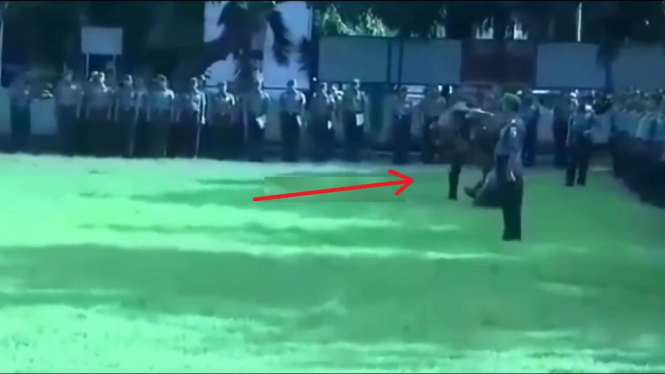 Video Viral Anggota TNI Berkelahi di Arena Upacara Militer, Ini Faktanya (Foto Tangkap Layar Video Instagram)