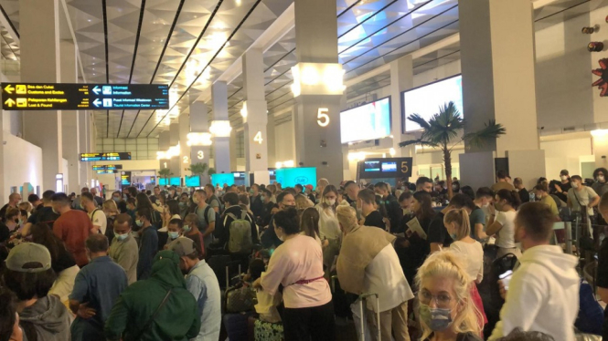 Viral, Foto Penampakan Kedatangan WNA Membludak di Bandara Soekarno-Hatta (Foto Twitter)