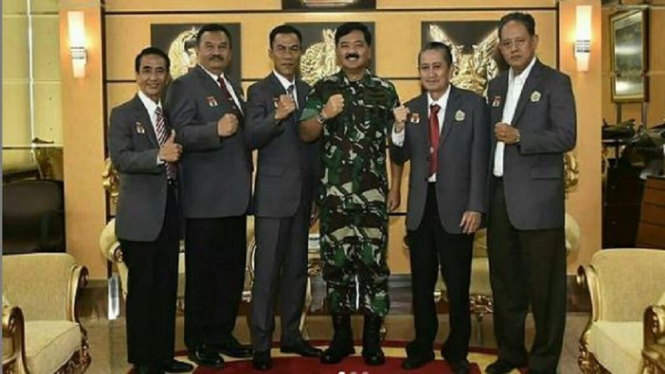 Pengurus PSTI foto bersama Panglima TNI Marsekal TNI HadiTjahjanto S.I.P