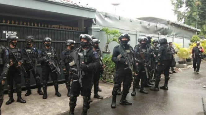 Polisi dan TNI Langsung Grebeg Markas FPI di Petamburan, Ini yang Dilakukan (Foto VIVA)