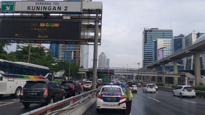 Ruas Jalan Utama dan Perbatasan Jakarta Lockdown saat Malam Tahun Baru (Foto Twitter @TMCPoldaMetroJaya)
