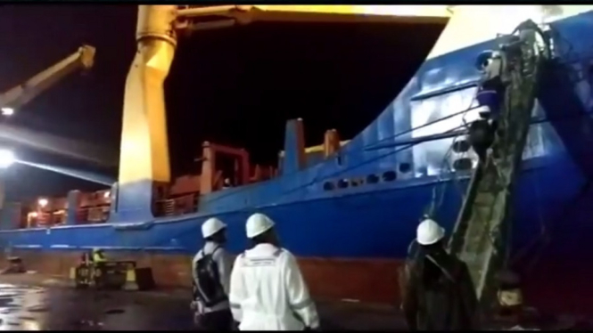 Petugas larang ABK kapal asing turn dari kapal-Surabaya