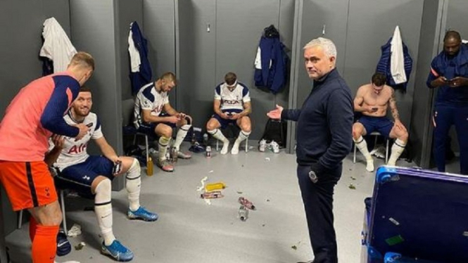 Jose Mourinho di Lockerroom Tottenham Hotspur