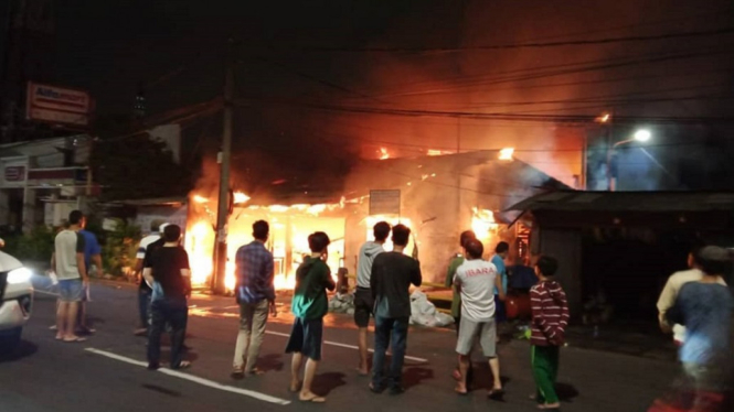 Kebakaran Hebat Terjadi di Jalan Daan Mogot, Kalideres, Jakarta Barat (Foto Instagram)