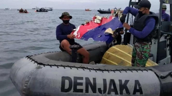 Penyelam Denjaka TNI AL Kembali Temukan Serpihan Pesawat Sriwijaya Air SJ 182