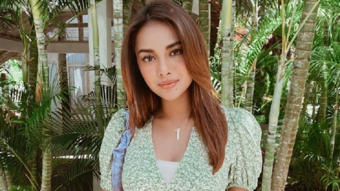 Aurel Hermansyah Pakai Baju Tipis dan Rok Ketat Saat SMA (Foto: Instagram)