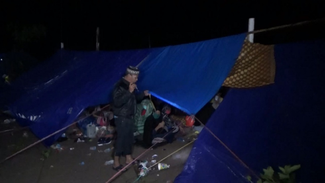 Khawatir Gempa Susulan, Ribuan Warga di Majene Sulbar Mengungsi Swadaya