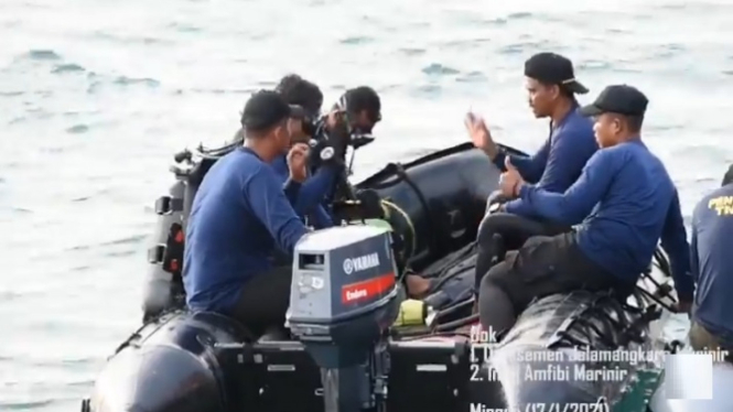 Dompet dan Hp Penumpang Sriwijaya Air SJ-182, Rion Yogatama, Ditemukan Penyelam TNI (Foto Tangkap Layar Video Instagram)