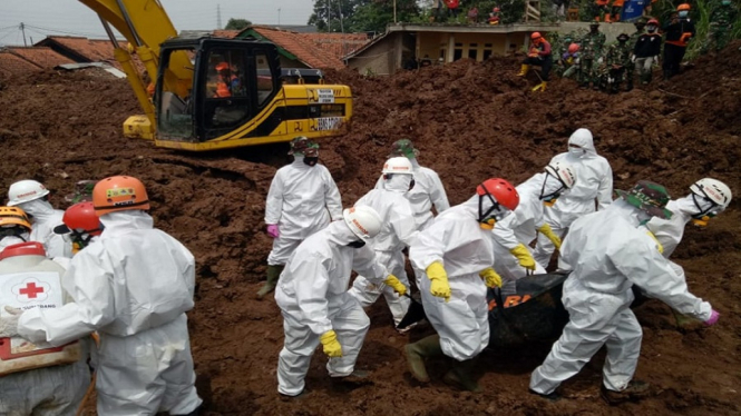 Data Terkini, 36 Orang Tewas Akibat Longsor di Sumedang, 4 Masih Hilang, 22 Luka Ringan (Foto Humas SAR Bandung via Kumparan)