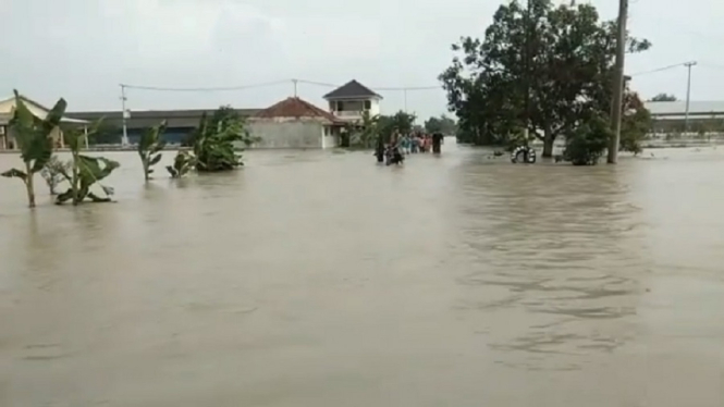 Diguyur Hujan Deras, Ratusan Rumah di Cirebon Terendam Banjir Setinggi 1 Meter (Foto Tangkap Layar Video Instagram)