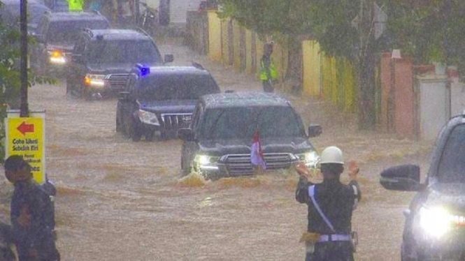 Penampakan Mobil Rombongan Presiden Jokowi Terendam Banjir Kalsel (Foto Instagram)