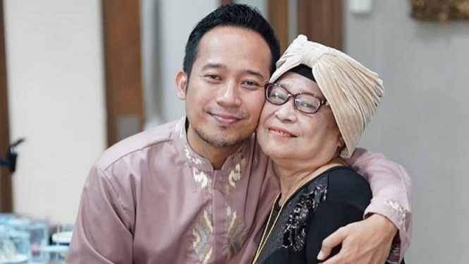 Kabar Duka dari Komedian Denny Cagur, sang Ibunda Meninggal Dunia (Foto Instagram)