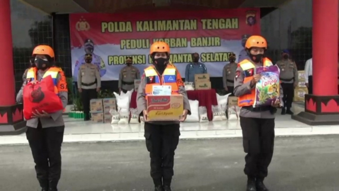 Polda kalteng kirim Tim SAR dan bantuan sembako ke Kalsel-2