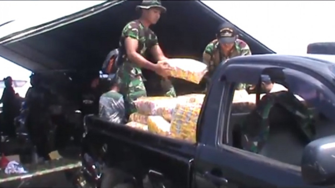 TNI AL distribusikan bantuan korban gempa Mamuju