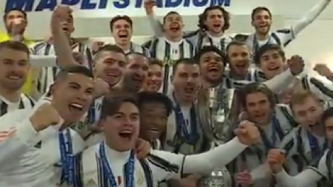 Inilah Gaya Perayaan Unik Cristiano Ronaldo Cs Usai Juventus Juara Piala Super Italia (Foto Tangkap Layar Video Twitter)