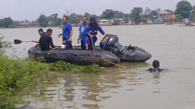 kurir narkoba terjun ke danau-Jambi