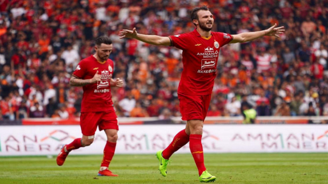 Marco Motta beri assist di GBK Liga 1 musim 2020