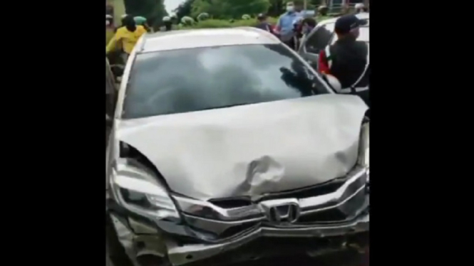 Tabrak Pagar, Pengemudi Mobil Tewas di Tempat dengan Mulut Berbusa (Foto Tangkap Layar Video Instagram)