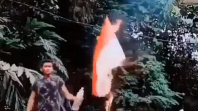 Video Viral Remaja Membakar Bendera Merah Putih Membuat Netizen Geram (Foto Tangkap Layar Video Instagram)