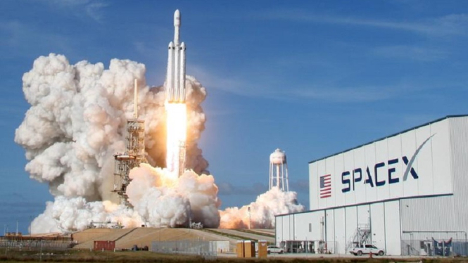 Pertama Kalinya, SpaceX Akan Bawa Warga Sipil Terbang ke Luar Angkasa Tahun Ini