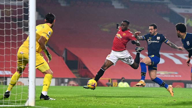 Manchester United vs Southampton 9-0 gol Wan Bissaka