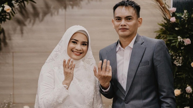 Ikke Nurjanah Akhirnya Menikah Setelah 14 Tahun Menjanda, Ini Profilnya (Foto Instagram)