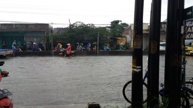 Dua Orang Tewas dan Satu Lainnya Hilang saat Banjir Merendam Semarang (Foto Dok. Istimewa via Kumparan)