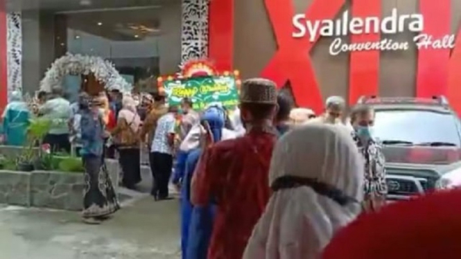 Video Viral Pesta Hajatan saat Tegal Lockdown, Ini Kata Bupati Umi Azizah (Foto Tangkap Layar Video Instagram)