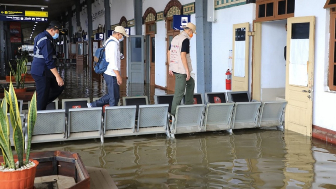 banjir stasiun tawang