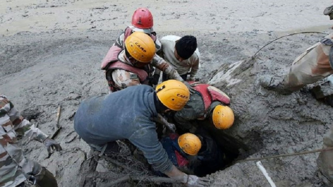 Tim Penyelamat India Terus Mencari 203 Orang Hilang Akibat ‘Tsunami Himalaya’
