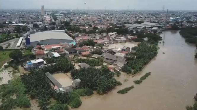 kali bekasi meluap 1