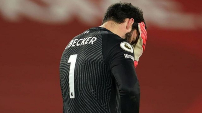 Alisson Becker kiper Liverpool blunder 2 kali The Red kalah 1-4 vs Man City 2