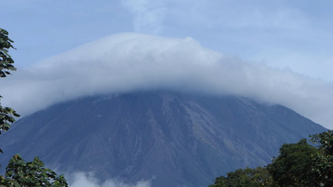 Semeru bertopi-Lumajang