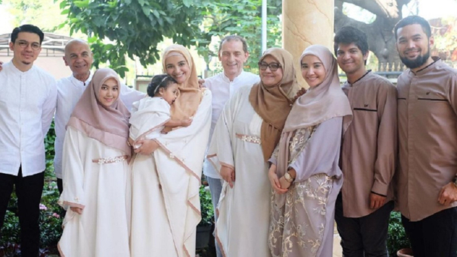 Beberkan Hubungan Mark Sungkar dengan Suami Baru Fanny Bauty, Shireen: Aneh Tapi Nyata (Foto: Instagram)