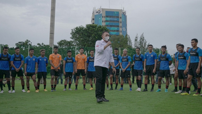 Ketum PSSI Mochamad Iriawan pantau latihan Timnas U-23 di Jakarta