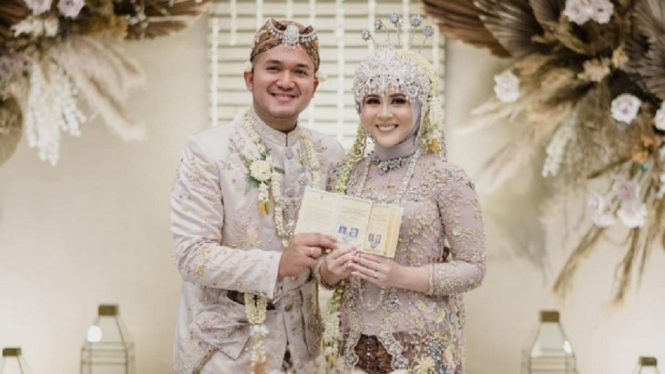 Pengantin Baru Kesha Ratuliu dan Adhi Permana Beberkan soal Malam Pertama (Foto: Instagram)