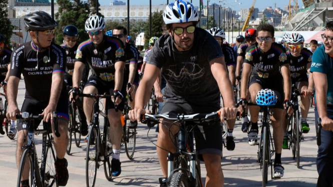 Pasca Ditabrak saat Bersepeda, Fernando Alonso Harus Jalani Operasi Rahang yang Retak (Foto eurosports)